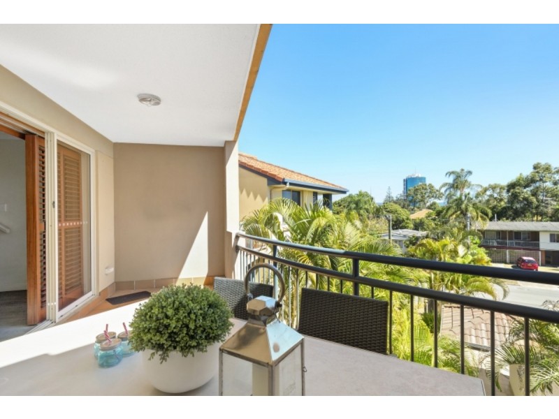 11/31-33 Mawarra Street, Chevron Island QLD 4217