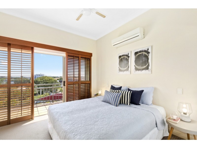 11/31-33 Mawarra Street, Chevron Island QLD 4217