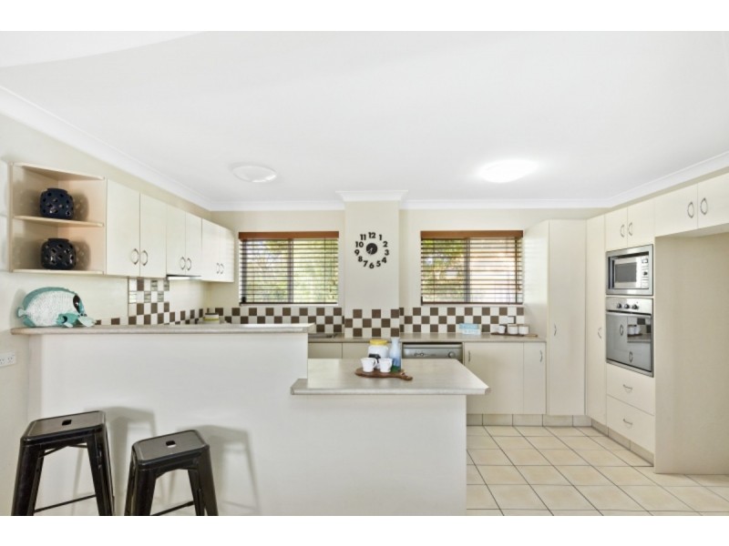 11/31-33 Mawarra Street, Chevron Island QLD 4217