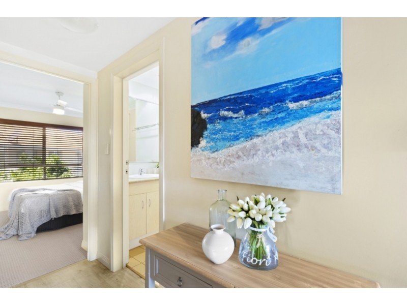 11/31-33 Mawarra Street, Chevron Island QLD 4217