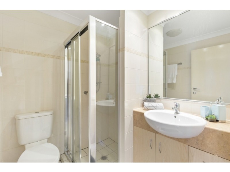 11/31-33 Mawarra Street, Chevron Island QLD 4217