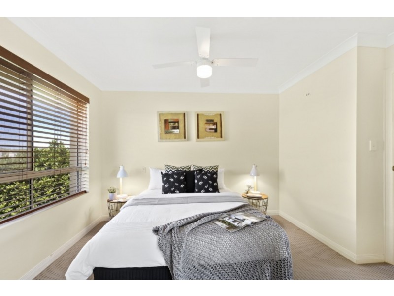 11/31-33 Mawarra Street, Chevron Island QLD 4217