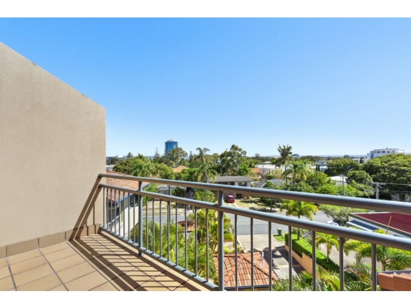 11/31-33 Mawarra Street, Chevron Island QLD 4217