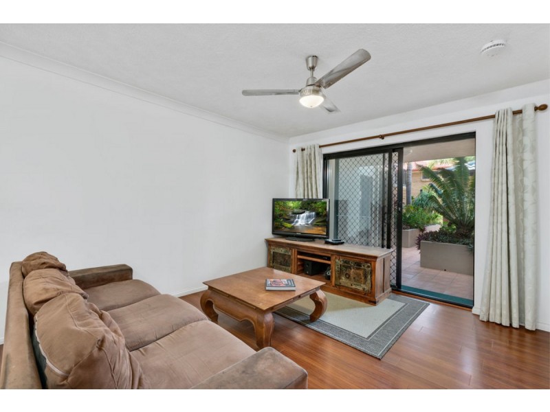 2/13-15 Illawong Street, Chevron Island QLD 4217