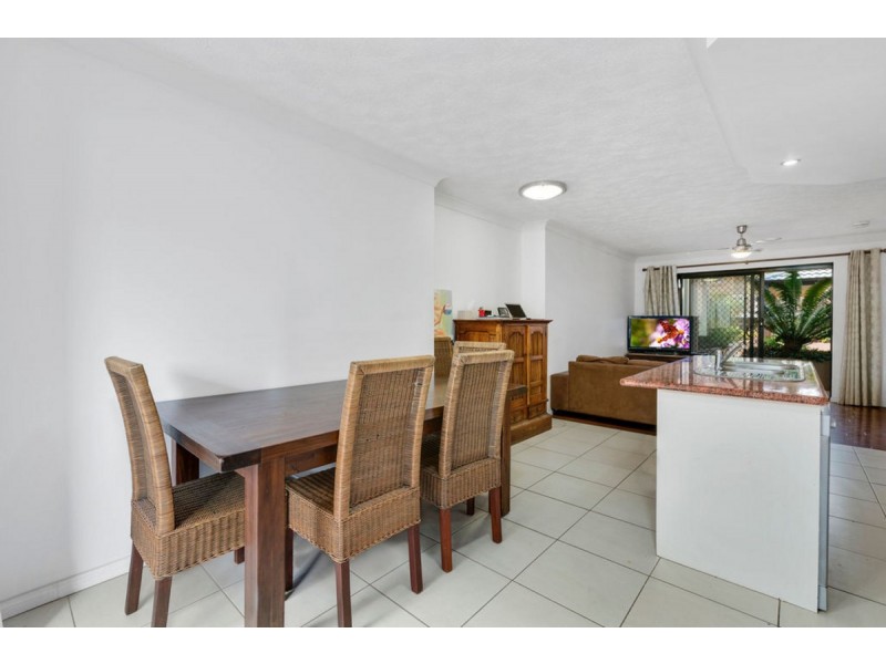 2/13-15 Illawong Street, Chevron Island QLD 4217