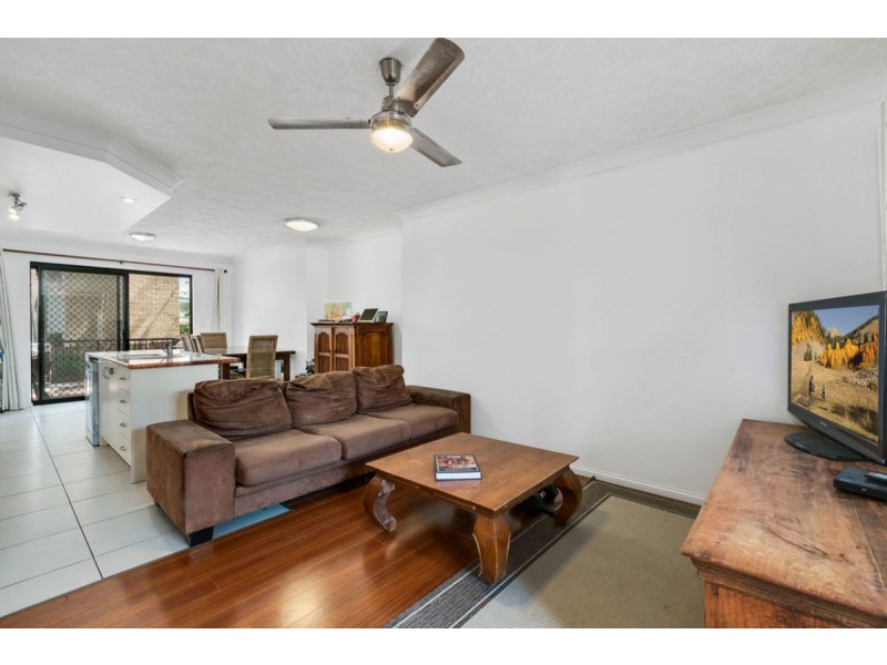 2/13-15 Illawong Street, Chevron Island QLD 4217