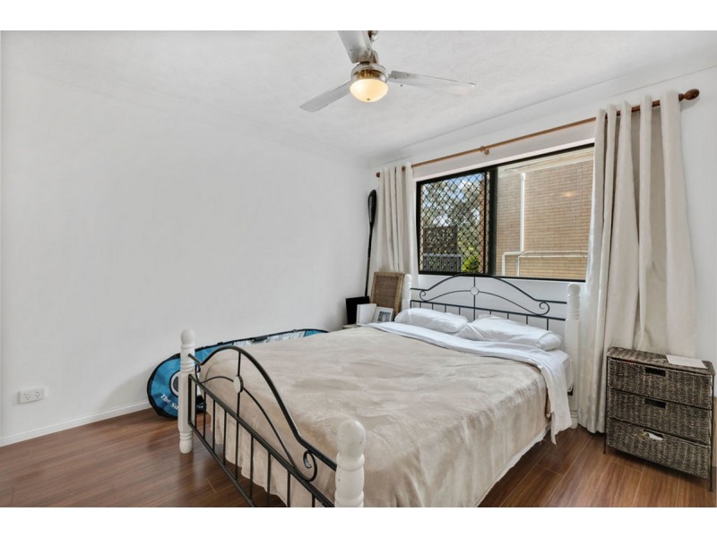 2/13-15 Illawong Street, Chevron Island QLD 4217