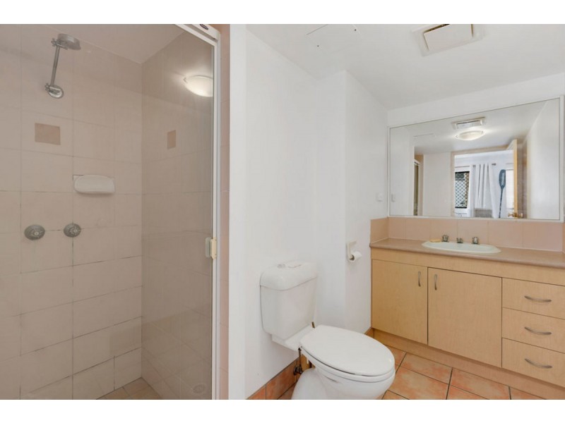 2/13-15 Illawong Street, Chevron Island QLD 4217