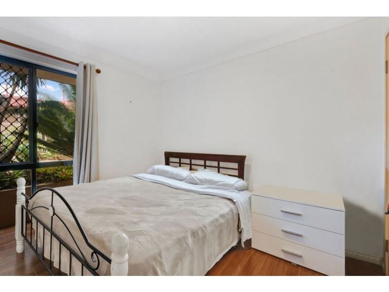 2/13-15 Illawong Street, Chevron Island QLD 4217