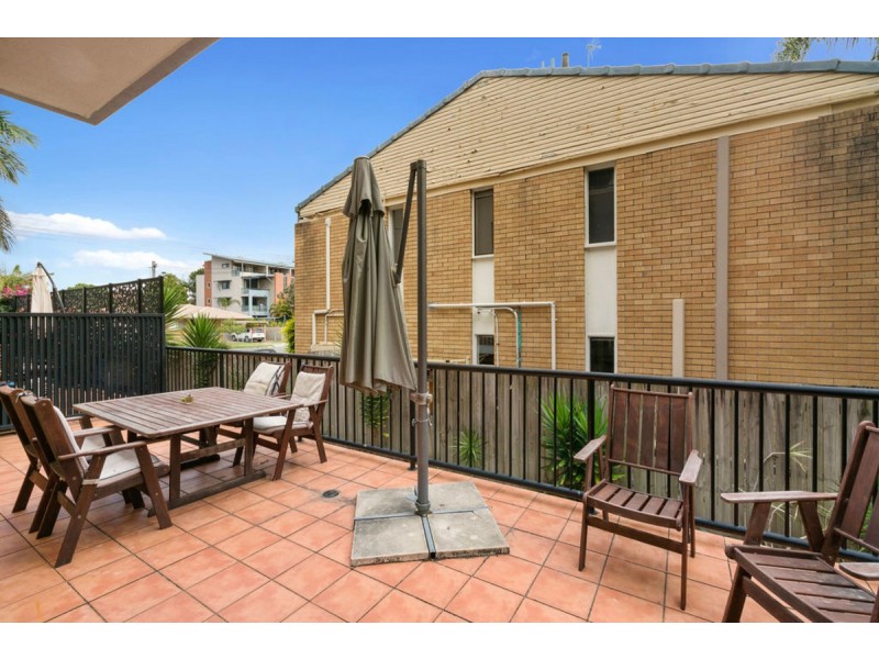 2/13-15 Illawong Street, Chevron Island QLD 4217