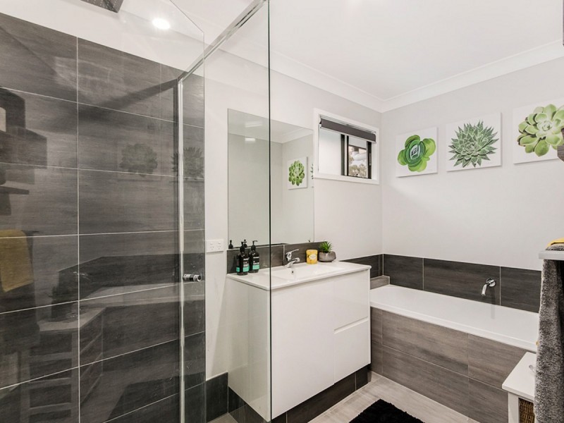 2 Greenview Place, Reedy Creek QLD 4227