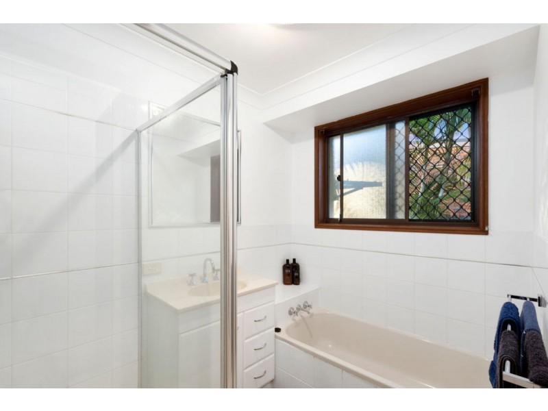 30 Madigan Road, Carrara QLD 4211