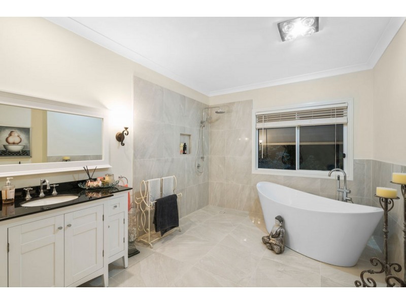 11 Wisteria Court, Tallebudgera Valley QLD 4228