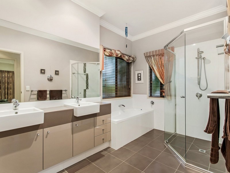 6 Molonglo Close, Reedy Creek QLD 4227