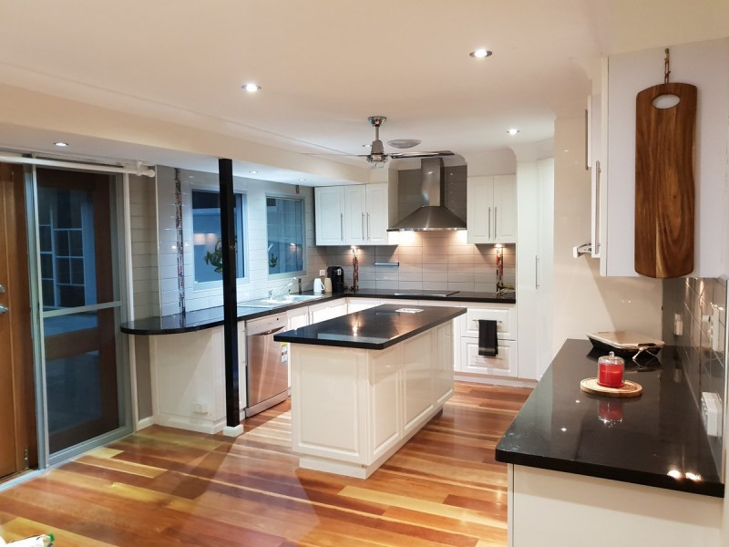 16 McLeod Street, Highland Park QLD 4211