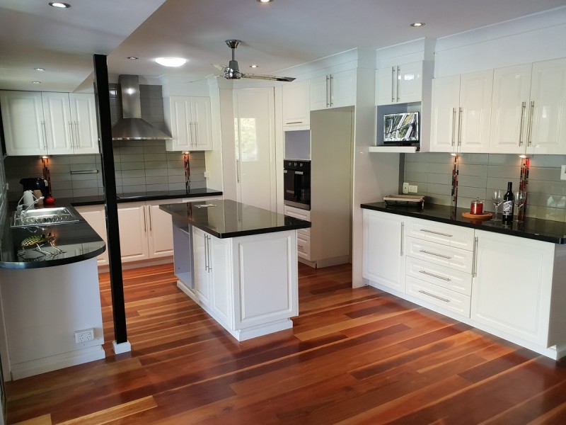 16 McLeod Street, Highland Park QLD 4211