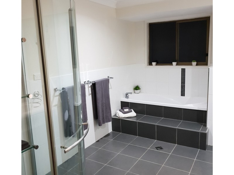 16 McLeod Street, Highland Park QLD 4211