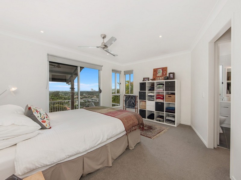 30 Foothill Street, Elanora QLD 4221