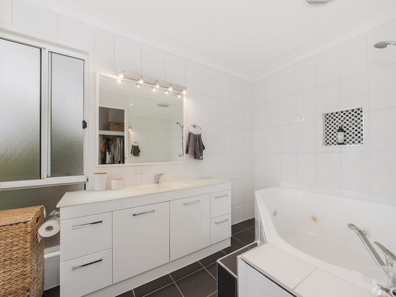 30 Foothill Street, Elanora QLD 4221