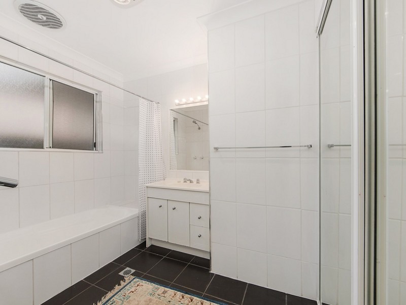 30 Foothill Street, Elanora QLD 4221