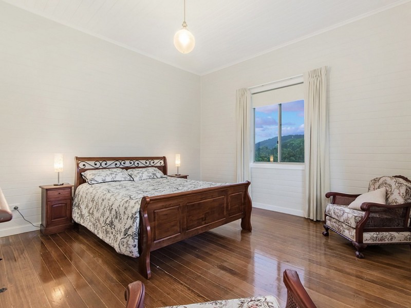 828 Tallebudgera Creek Road, Tallebudgera Valley QLD 4228