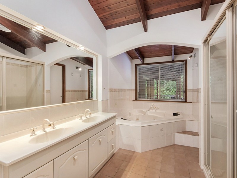 8 Coorabin Court, Tallebudgera QLD 4228