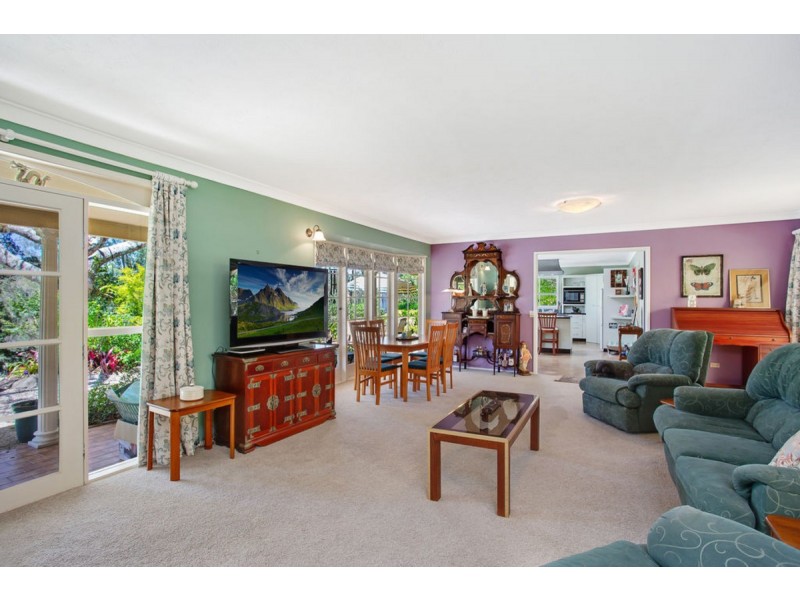 16 Woodvale Drive, Tallai QLD 4213