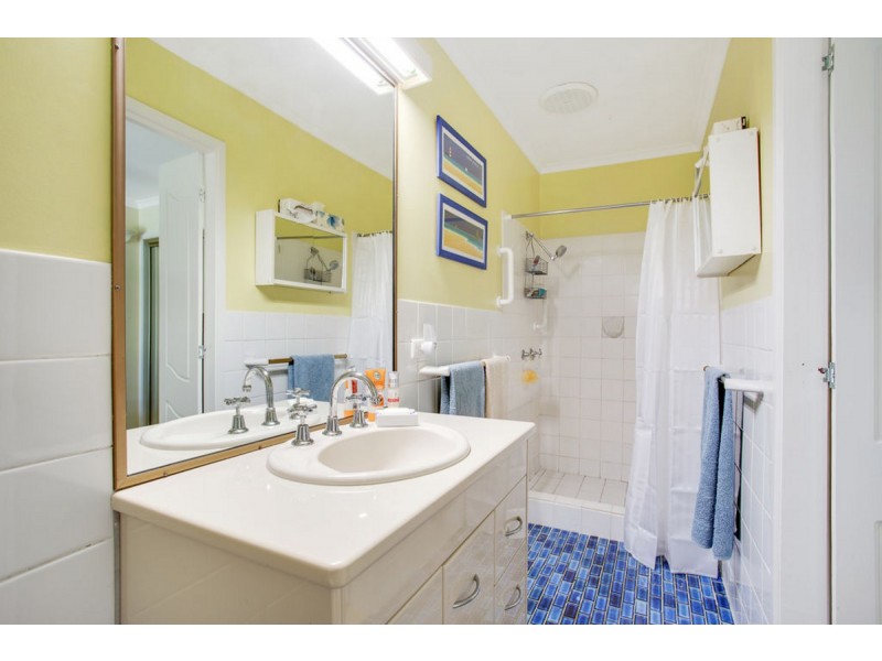 16 Woodvale Drive, Tallai QLD 4213