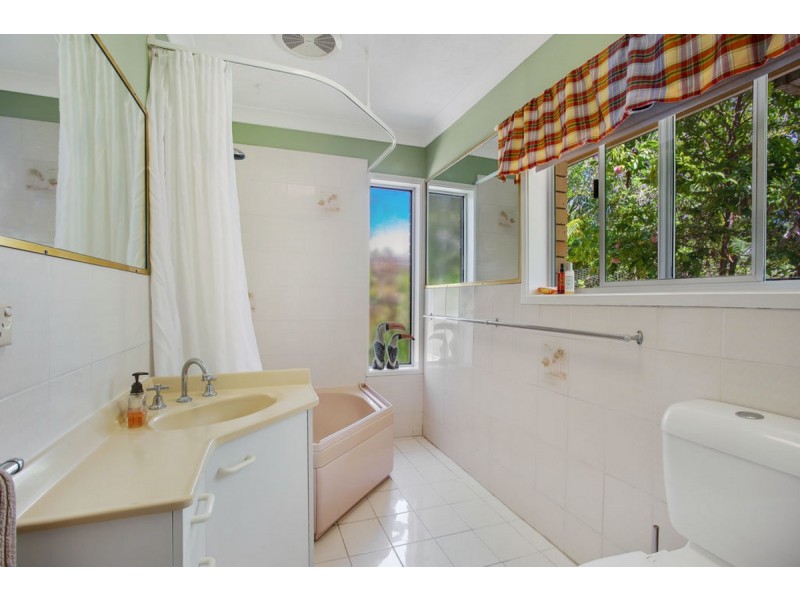 16 Woodvale Drive, Tallai QLD 4213