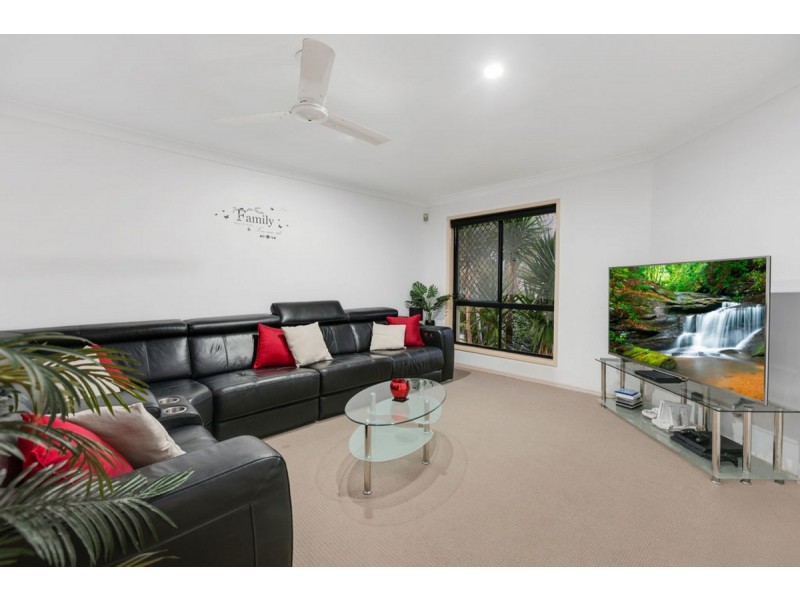 95 Crestwood Drive, Molendinar QLD 4214