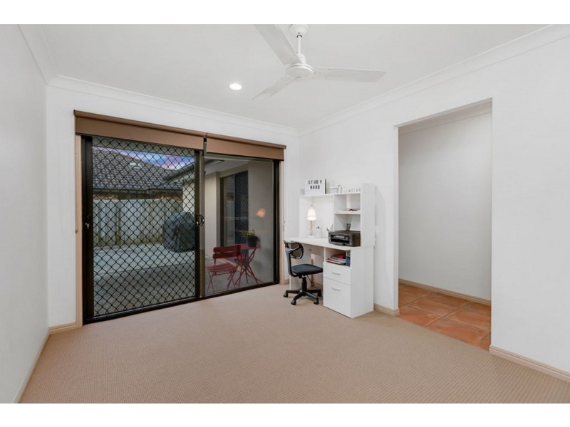 95 Crestwood Drive, Molendinar QLD 4214