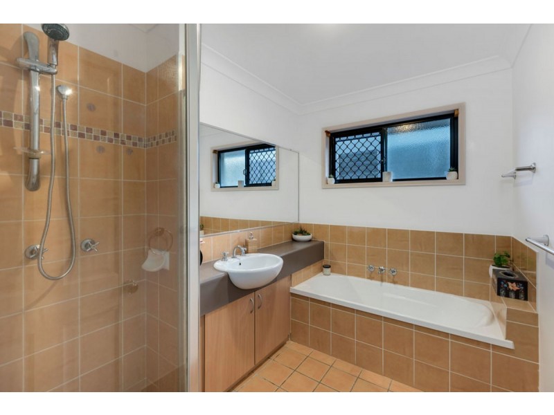 95 Crestwood Drive, Molendinar QLD 4214
