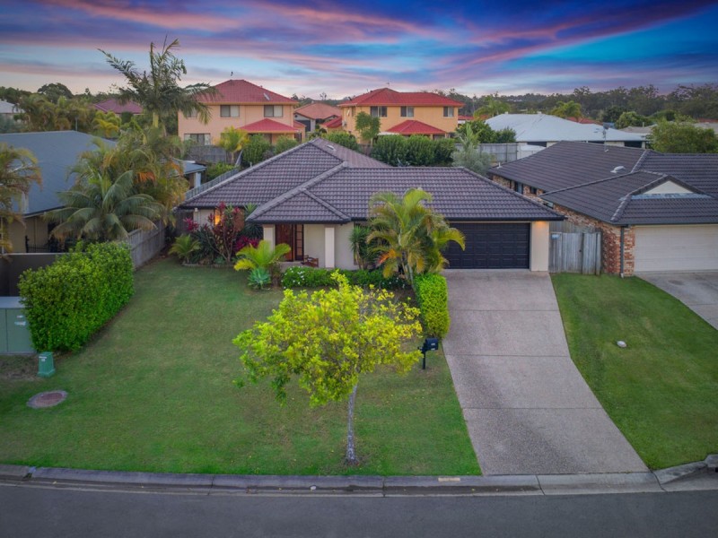 95 Crestwood Drive, Molendinar QLD 4214