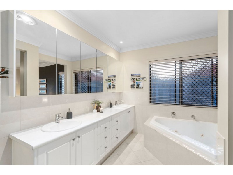 44 Lancewood Circuit, Robina QLD 4226