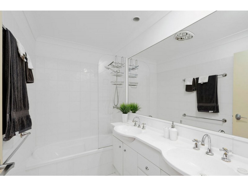 23/2 Ridgeline Way, Highland Park QLD 4211
