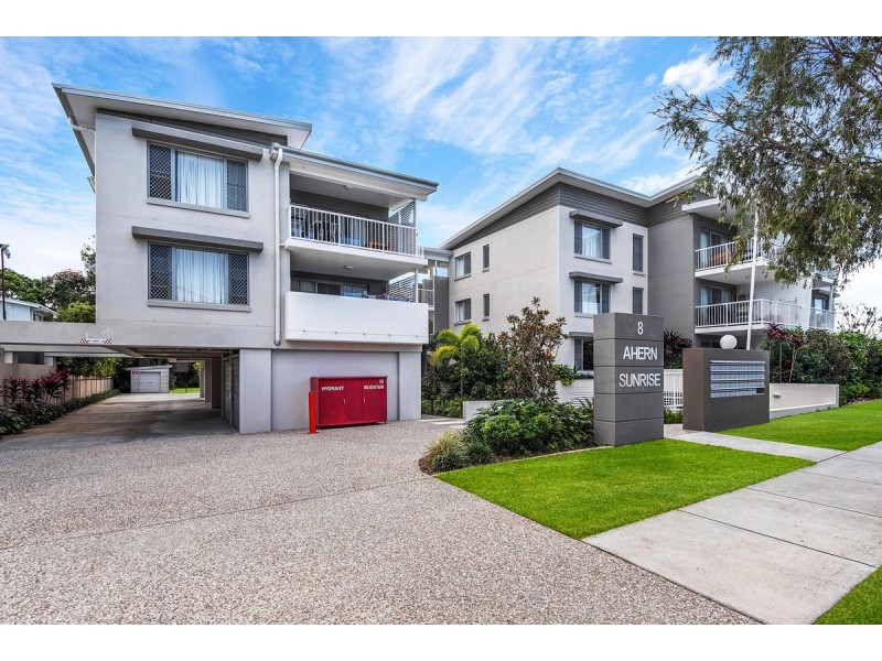 17/8-10 Ahern Street, Labrador QLD 4215