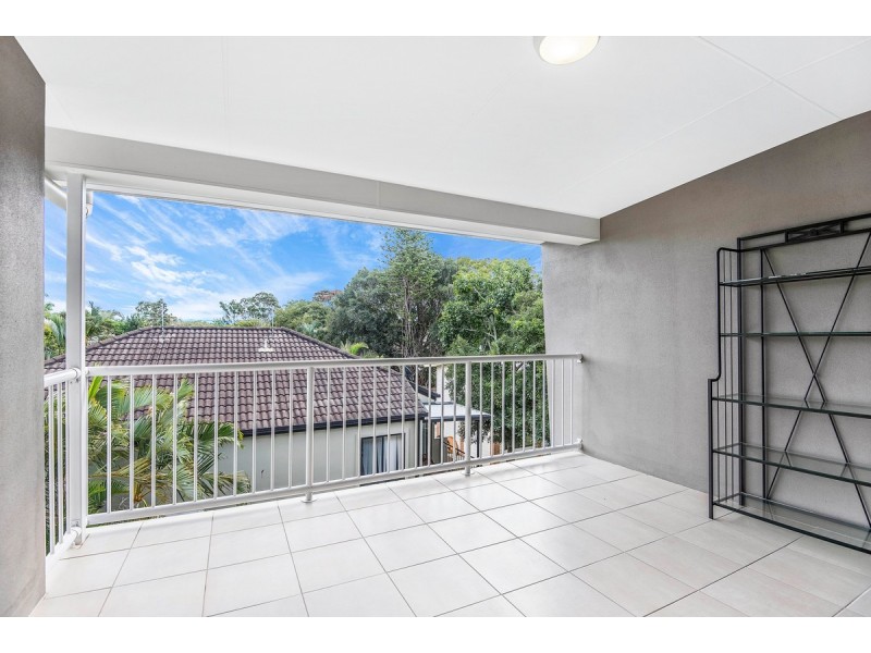 17/8-10 Ahern Street, Labrador QLD 4215