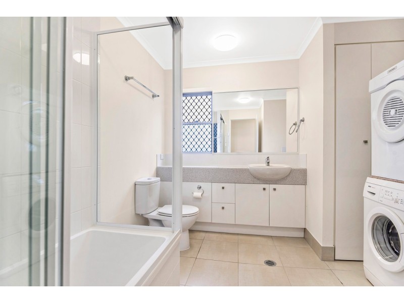 17/8-10 Ahern Street, Labrador QLD 4215