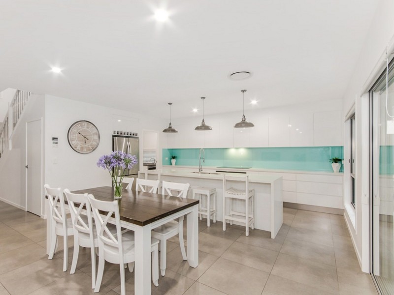32 Kingcrest Drive, Reedy Creek QLD 4227