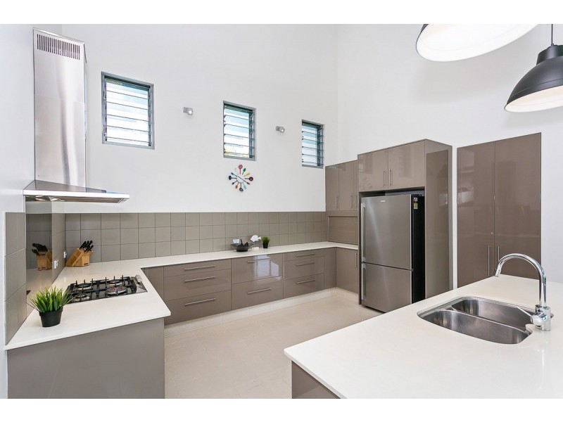 68 Strawberry Road, Mudgeeraba QLD 4213