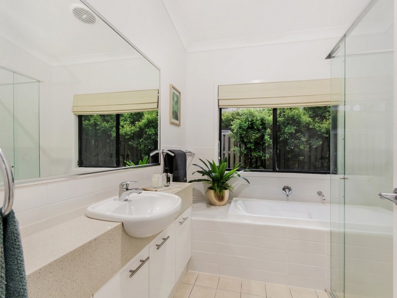2 Observatory Drive, Reedy Creek QLD 4227