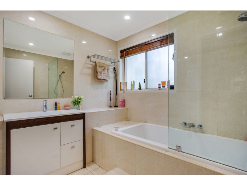 17 Random Way, Worongary QLD 4213