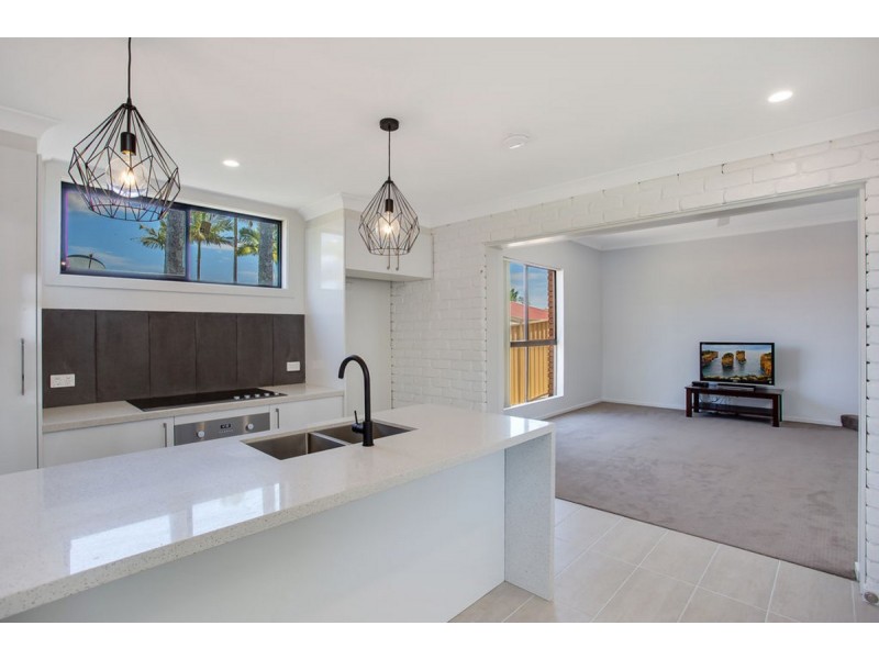 16 Mataranka Drive, Worongary QLD 4213