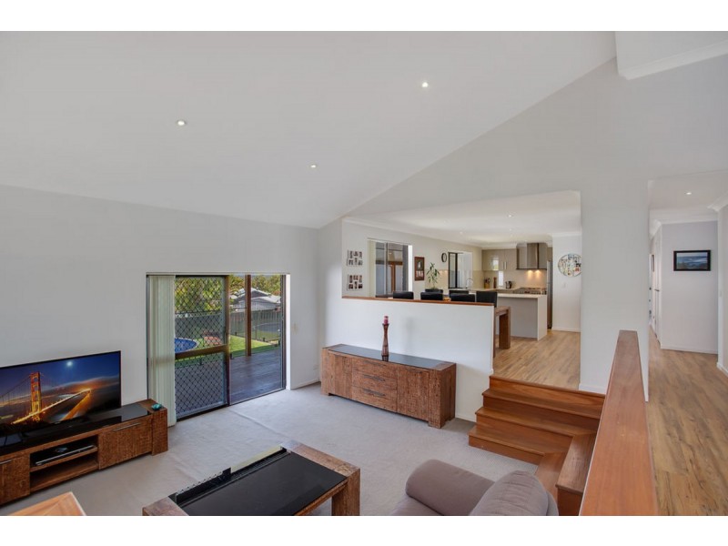 16 Mataranka Drive, Worongary QLD 4213