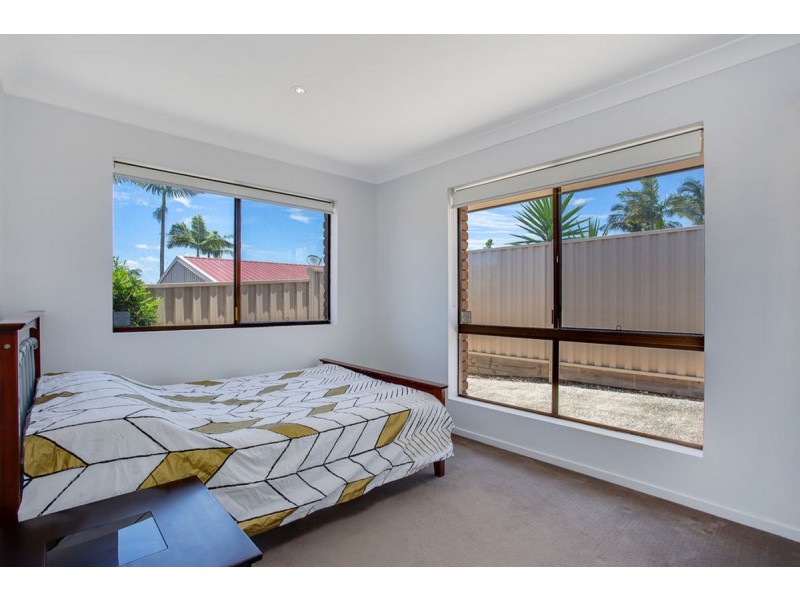 16 Mataranka Drive, Worongary QLD 4213