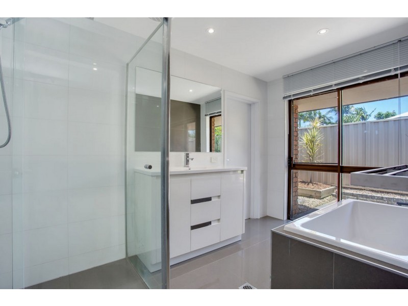 16 Mataranka Drive, Worongary QLD 4213