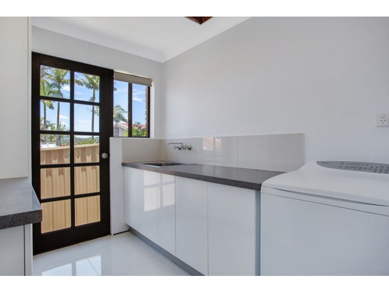 16 Mataranka Drive, Worongary QLD 4213