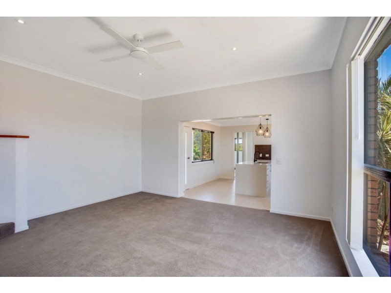 16 Mataranka Drive, Worongary QLD 4213