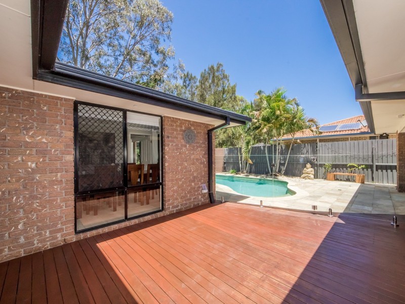 24 Greenbank Circuit, Carrara QLD 4211