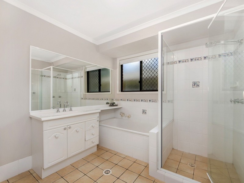 24 Greenbank Circuit, Carrara QLD 4211